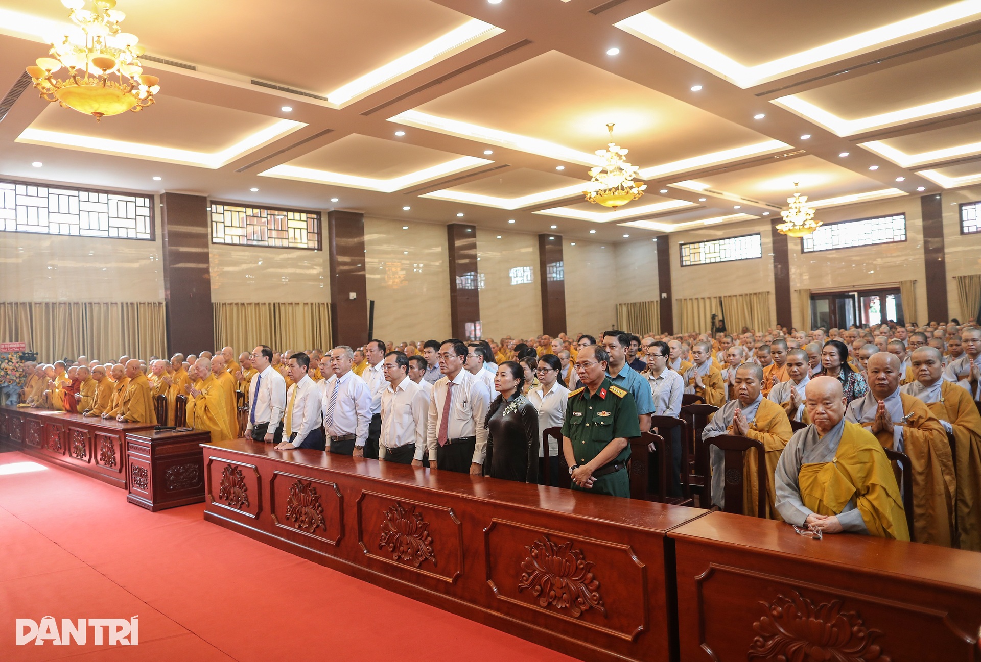 Phật tử khóc nghẹn tại lễ tưởng niệm 60 năm Bồ tát Thích Quảng Đức tự thiêu - 5 Phật tử khóc nghẹn tại lễ tưởng niệm 60 năm Bồ tát Thích Quảng Đức tự thiêu - 5