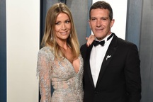 "Sao" phim "Mặt nạ Zorro" nắm tay bạn gái kém 22 tuổi ra phố