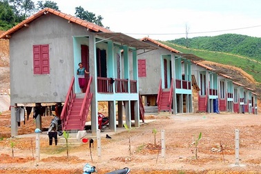 Đã định vị được 8 người mắc kẹt trong rừng sâu do mưa lũ