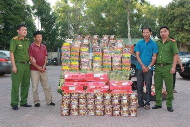 Pháo lậu dịp Tết: "Càng bắt, pháo càng nhiều"