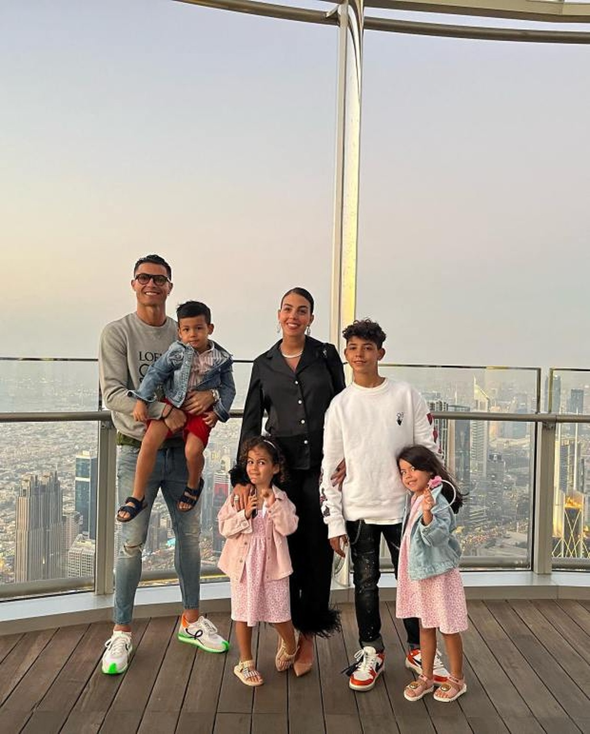 C.Ronaldo chơi lớn, chi tiền tỷ để khiến bạn gái bất ngờ - 6 C.Ronaldo chơi lớn, chi tiền tỷ để khiến bạn gái bất ngờ - 6