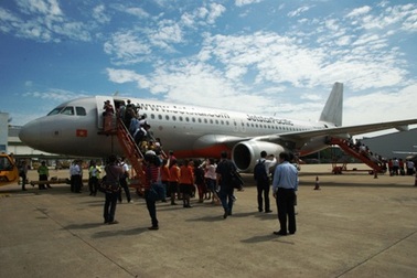 Thay đổi toàn bộ lịch trình bay vì chim va vào máy bay