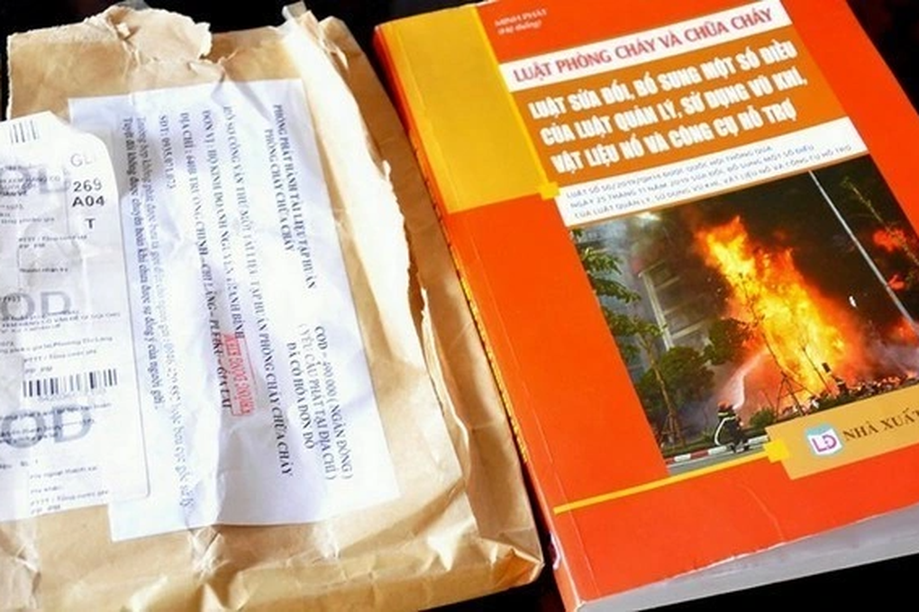 Giả cán bộ phòng cháy, lừa người dân tham gia lớp tập huấn để lấy tiền - 1 Giả cán bộ phòng cháy, lừa người dân tham gia lớp tập huấn để lấy tiền - 1