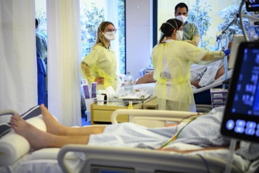 Omicron thành chủng thống trị ở nhiều nước, WHO cảnh báo nguy cơ quá tải