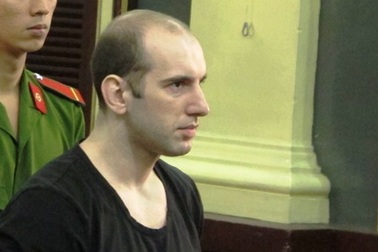 Người đàn ông nước ngoài vào tù vì dùng thẻ giả rút tiền