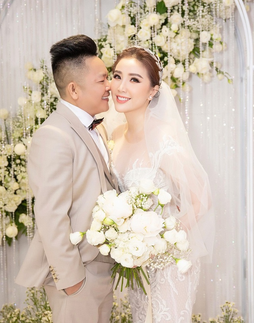 Top 3 đám cưới hào nhoáng nhất showbiz Việt năm 2019 - 11 Top 3 đám cưới hào nhoáng nhất showbiz Việt năm 2019 - 11