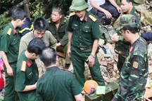 Đưa phu vàng cuối cùng mắc kẹt dưới hang sâu ra ngoài