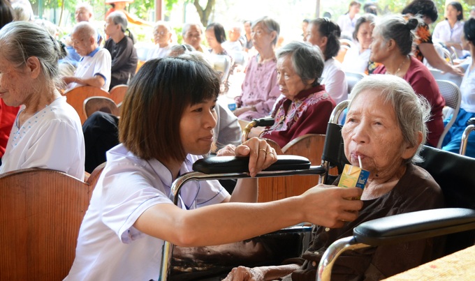 Sẽ phát triển mạng lưới cơ sở dịch vụ chăm sóc người cao tuổi - Ảnh 1. Sẽ phát triển mạng lưới cơ sở dịch vụ chăm sóc người cao tuổi - Ảnh 1.