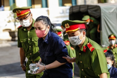 Nhóm người sát hại Quân "xa lộ" hầu tòa: "Tôi bị oan, báo chí hãy làm rõ"