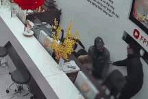 Bảo vệ kể phút lao vào can ngăn đối tượng cầm dao dọa "giết chết chúng mày"