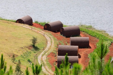Hàng chục căn nhà gỗ xâm phạm Di tích thắng cảnh Quốc gia hồ Tuyền Lâm