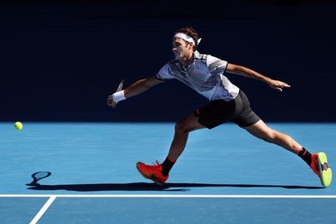 Federer “lướt nhanh”,  Kerber vất vả giành vé đi tiếp