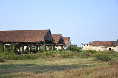 Giám đốc quá tuổi hưu bị ép làm không lương: Xoay kiểu nào cũng vướng!