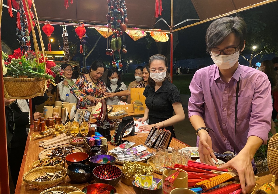 Huế ra mắt Phố đêm Hoàng thành - 7 Huế ra mắt Phố đêm Hoàng thành - 7