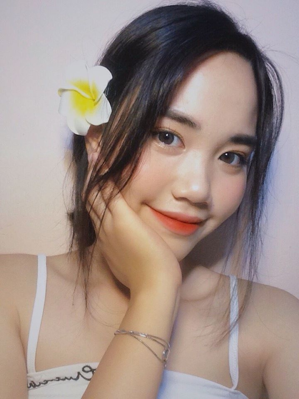 Nữ sinh ĐH Văn hóa gây chú ý vì giống hệt ca sĩ Hàn Quốc - 6 Nữ sinh ĐH Văn hóa gây chú ý vì giống hệt ca sĩ Hàn Quốc - 6