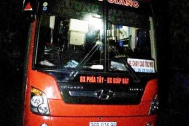 Xe khách 45 chỗ “nhồi” gần... 100 người