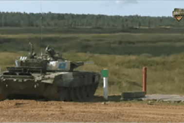 Đội xe tăng Kazakhstan về nhất trận ra quân, hơn đội thứ nhì 3 giây