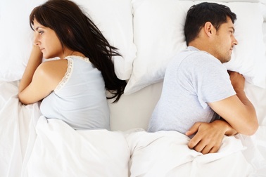 Con trẻ sốc vì bố mẹ ly hôn vẫn... ngủ chung giường