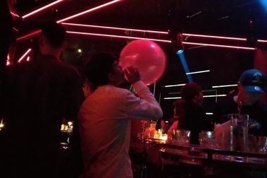 Lạc vào thế giới bóng cười của giới trẻ Hà Nội