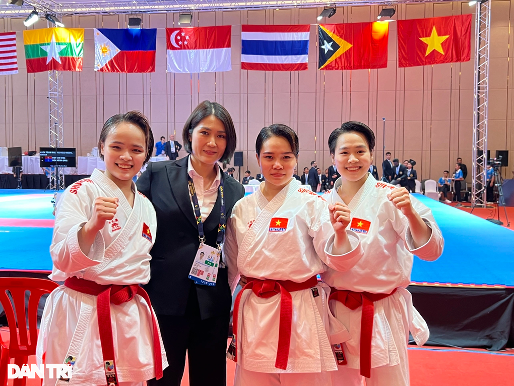 Cảm xúc sau tấm HCV đầu tiên cho đoàn thể thao Việt Nam tại SEA Games 32 - 1 Cảm xúc sau tấm HCV đầu tiên cho đoàn thể thao Việt Nam tại SEA Games 32 - 1