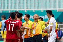 Son Heung Min nghe lén chiến thuật của Việt Nam, bị thầy Park phát hiện