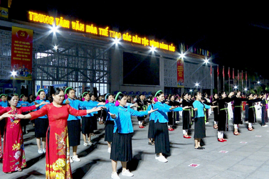 Bình đẳng giới đổi thay tích cực khi nhiều phụ nữ đi làm ở nhà máy