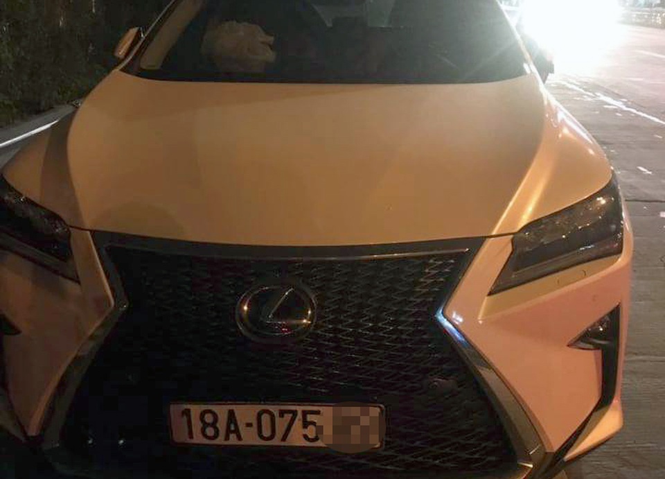 Dính ma túy, tài xế xe Lexus nói hút thuốc lào nhưng nhầm… cỏ Mỹ - 1 Dính ma túy, tài xế xe Lexus nói hút thuốc lào nhưng nhầm… cỏ Mỹ - 1