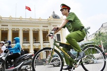 Xe đạp đặc chủng Công an Hà Nội xuống phố