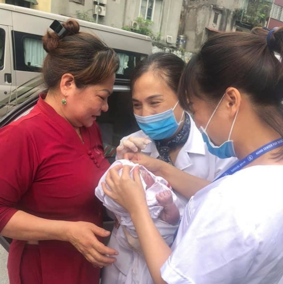 Đi đẻ bị tắc đường, sản phụ đẻ rơi tại Trung tâm kiểm soát bệnh tật - 1 Đi đẻ bị tắc đường, sản phụ đẻ rơi tại Trung tâm kiểm soát bệnh tật - 1
