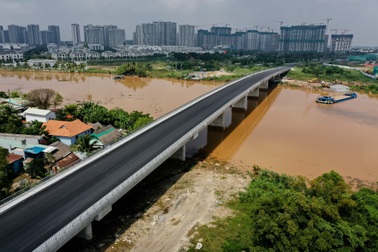 Cầu trăm tỷ ở phía Đông TPHCM sắp thông xe