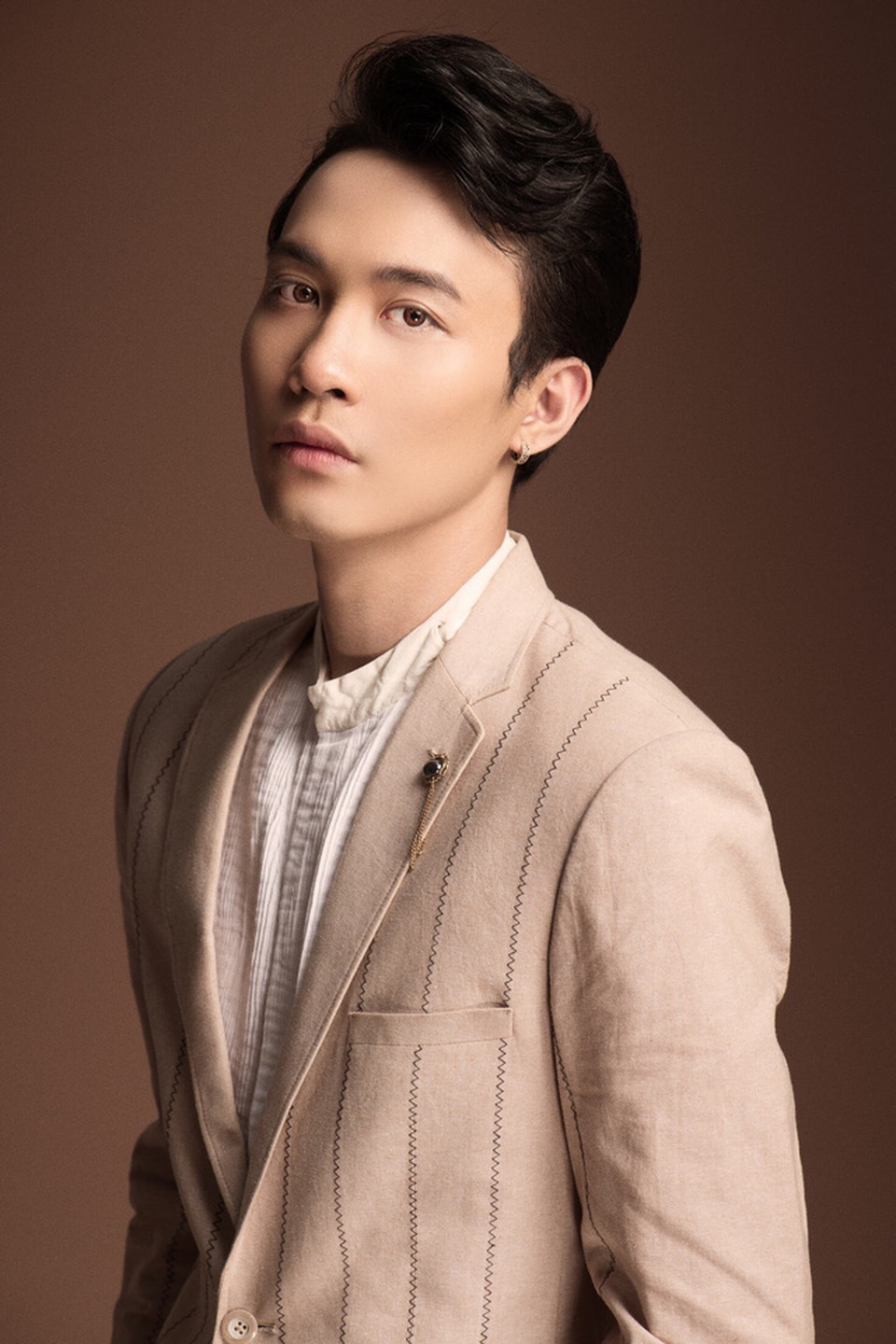 Hồ Quỳnh Hương tái xuất sau thời gian ở ẩn - 2 Hồ Quỳnh Hương tái xuất sau thời gian ở ẩn - 2