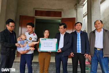 Tiếp thêm hy vọng sống đến bé gái 5 tuổi "mềm như sợi bún"