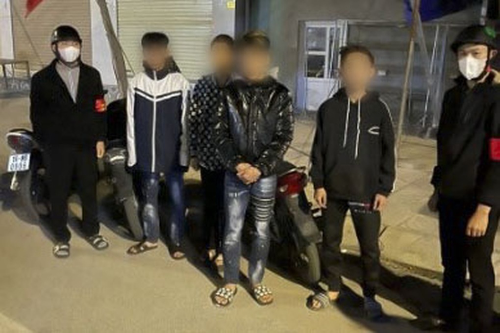 Công an Hải Phòng xử lý hàng loạt đối tượng đi xe máy lạng lách, đánh võng - 2