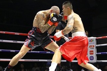 Trương Đình Hoàng chiến thắng nghẹt thở trước võ sĩ Scotland