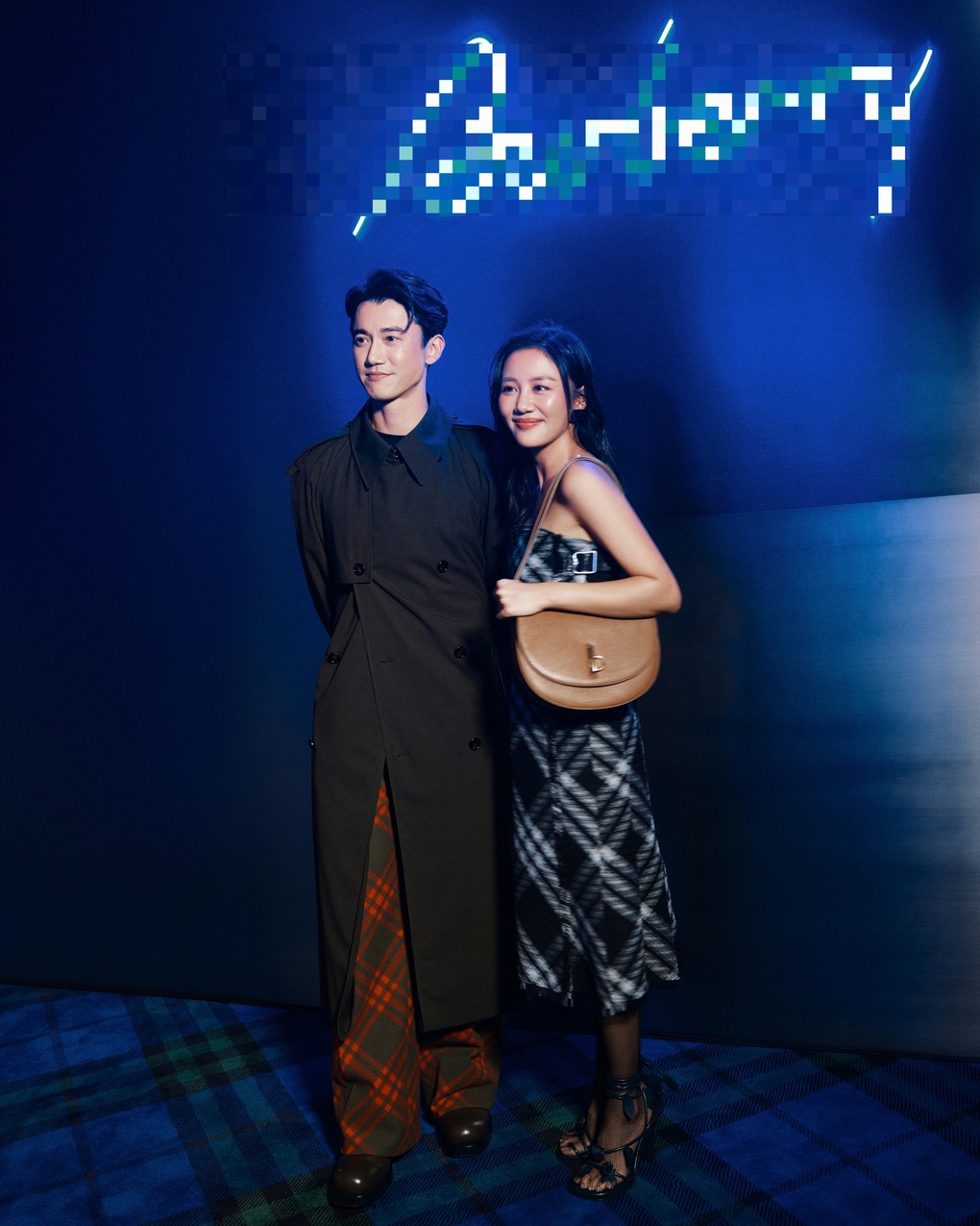 Văn Mai Hương khoe vai trần quyến rũ, tình tứ bên nam thần Thái Lan - 3