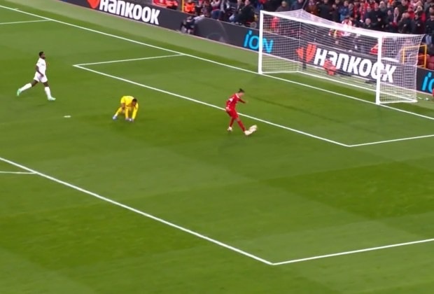 Bintang Liverpool gagal memanfaatkan peluang di depan gawang kosong - 2 Ngôi sao Liverpool bỏ lỡ khó tin trước khung thành bỏ trống - 2