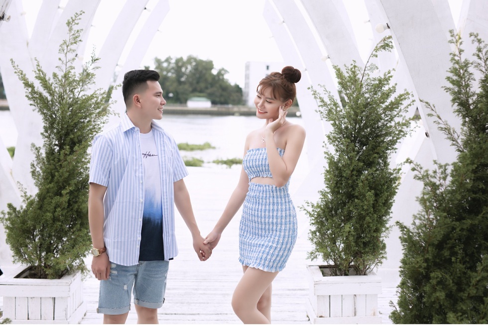 Chuyện tình chị em của shipper điển trai và cô gái TPHCM "nghiện" mua sắm