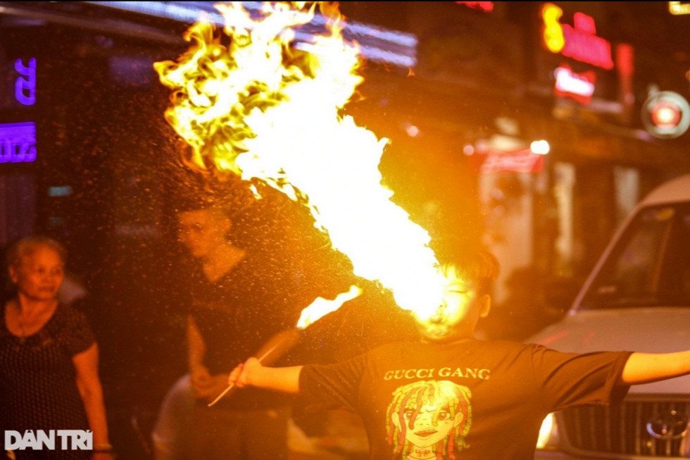 Cho tiền trẻ ăn xin là đang giết tương lai, ép các em vào đường cùng - 1