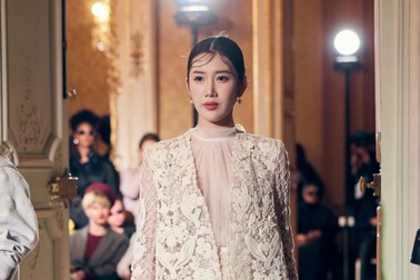 Thúy Ngân tái xuất sàn diễn, làm vedette tại Tuần lễ thời trang Paris 2024