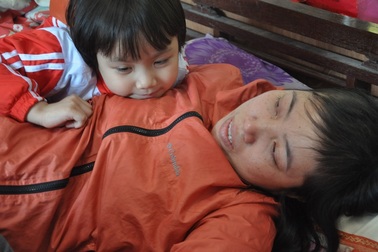 “Mẹ chỉ ốm thôi, không được chết đâu nhé !”