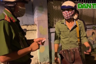 Giữa đêm, thanh niên được công an hộ tống vượt chốt về viếng anh vừa mất