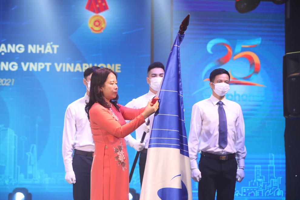 VNPT VinaPhone đón Huân chương Lao động hạng Nhất giai đoạn 2015 - 2019 - 1 VNPT VinaPhone đón Huân chương Lao động hạng Nhất giai đoạn 2015 - 2019 - 1