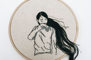 Vẻ đẹp mái tóc người phụ nữ qua các bức tranh thêu 3D