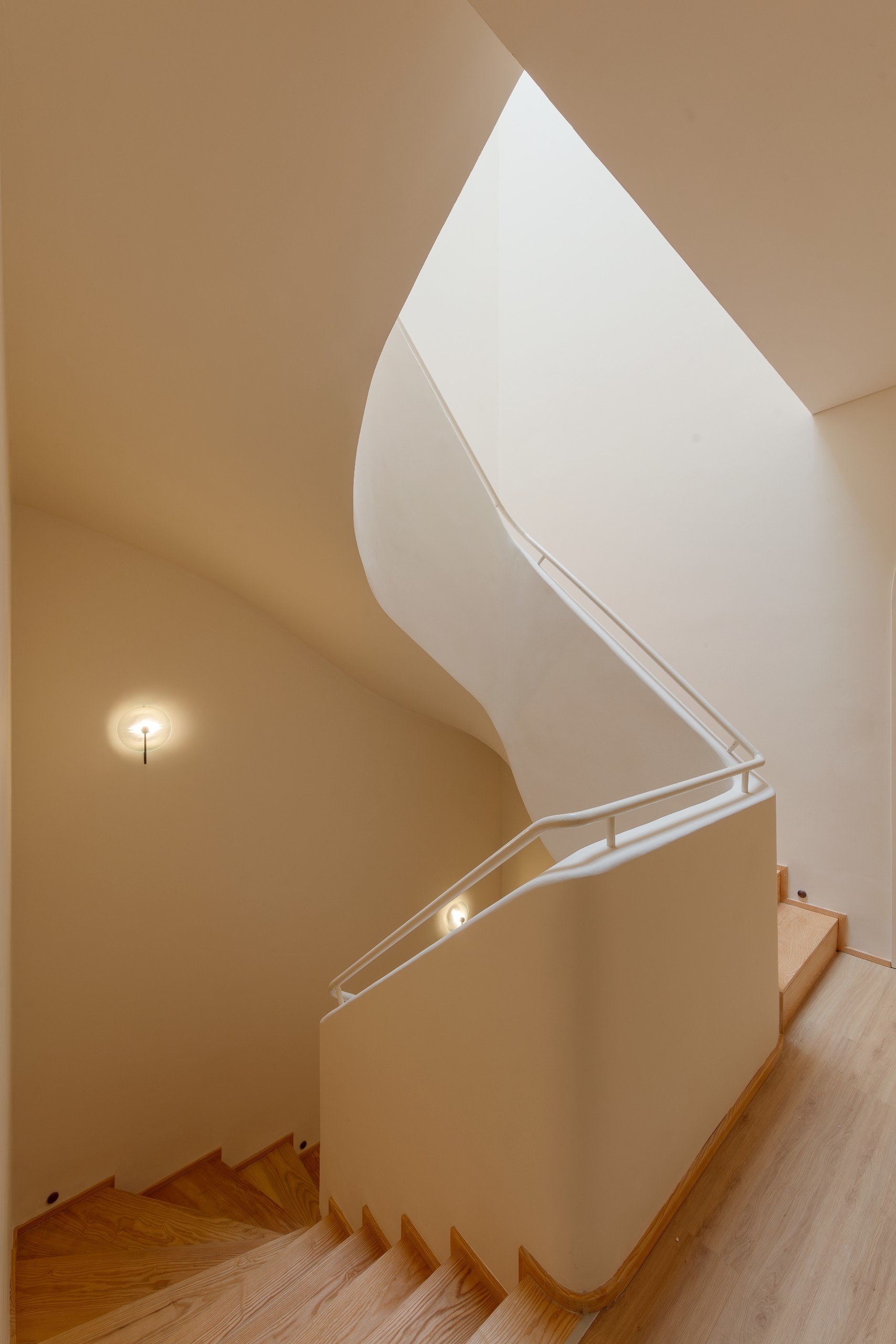 View - Gia chủ Hà Nội chi 4 tỷ đồng "trốn khói bụi", làm nhà đẹp mê ở ngoại thành | Báo Dân trí