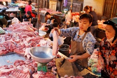 Điện, xăng cùng tăng giá: Lo giá cả leo thang