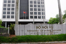 Bộ Chính trị kết luận việc tiếp tục sắp xếp đơn vị hành chính cấp huyện, xã