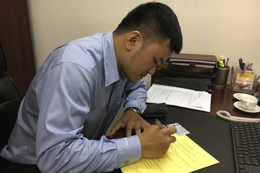 Gặp người bác sĩ tương lai luôn giữ bên mình “đôi mắt” của mẹ