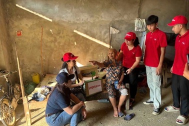 Vietjet đến với đồng bào vùng bão lũ