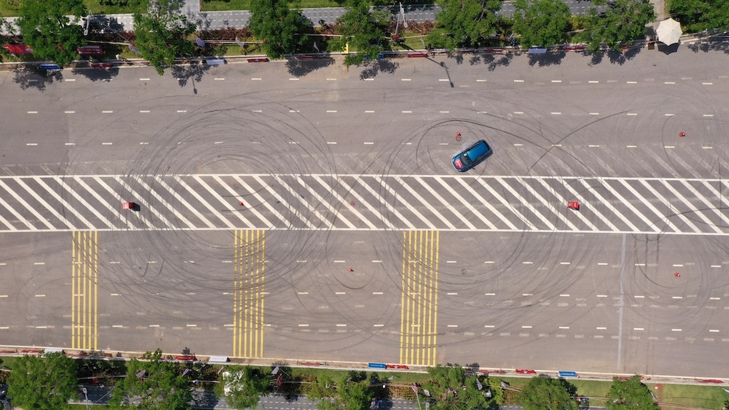 Màn đua nghẹt thở của VF e34 tại giải đua Gymkhana bằng xe điện đầu tiên - 4 Màn đua nghẹt thở của VF e34 tại giải đua Gymkhana bằng xe điện đầu tiên - 4