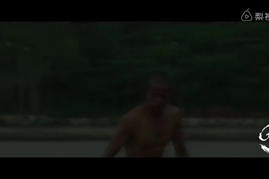 Nhà sư chùa Nam Thiếu Lâm khổ luyện tập chạy trên mặt nước